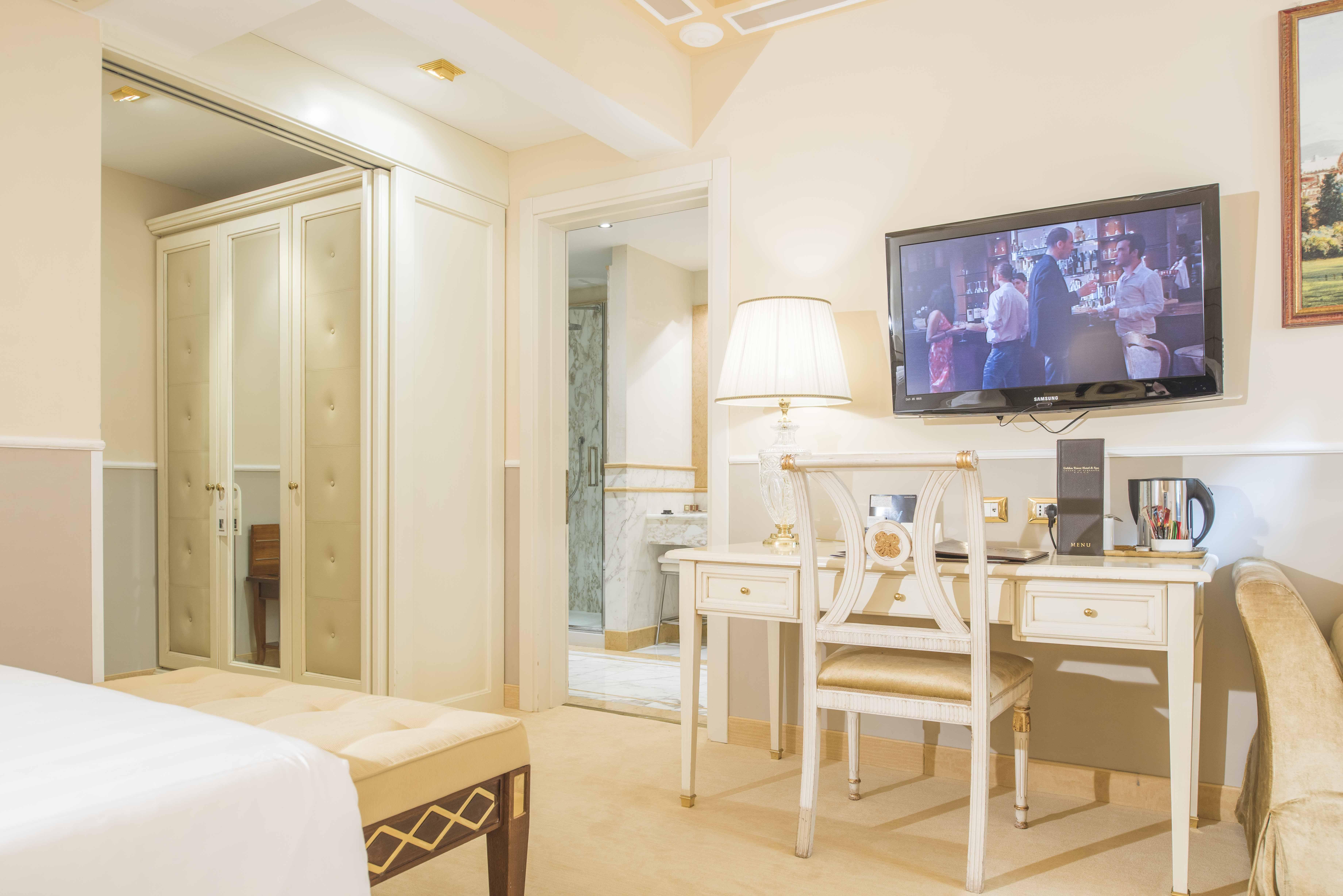 Golden Tower Hotel & Spa Флоренция Экстерьер фото A room at the hotel