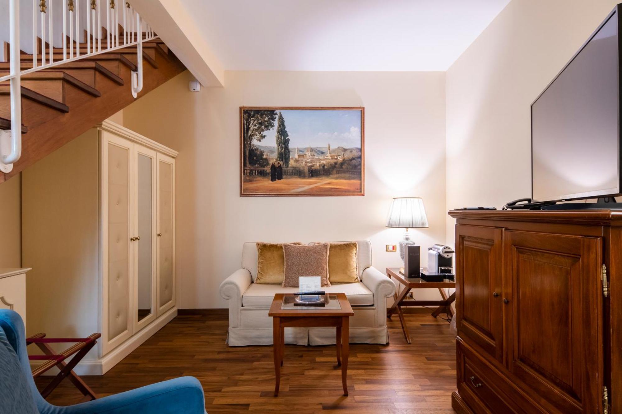 Golden Tower Hotel & Spa Флоренция Экстерьер фото A room at the hotel