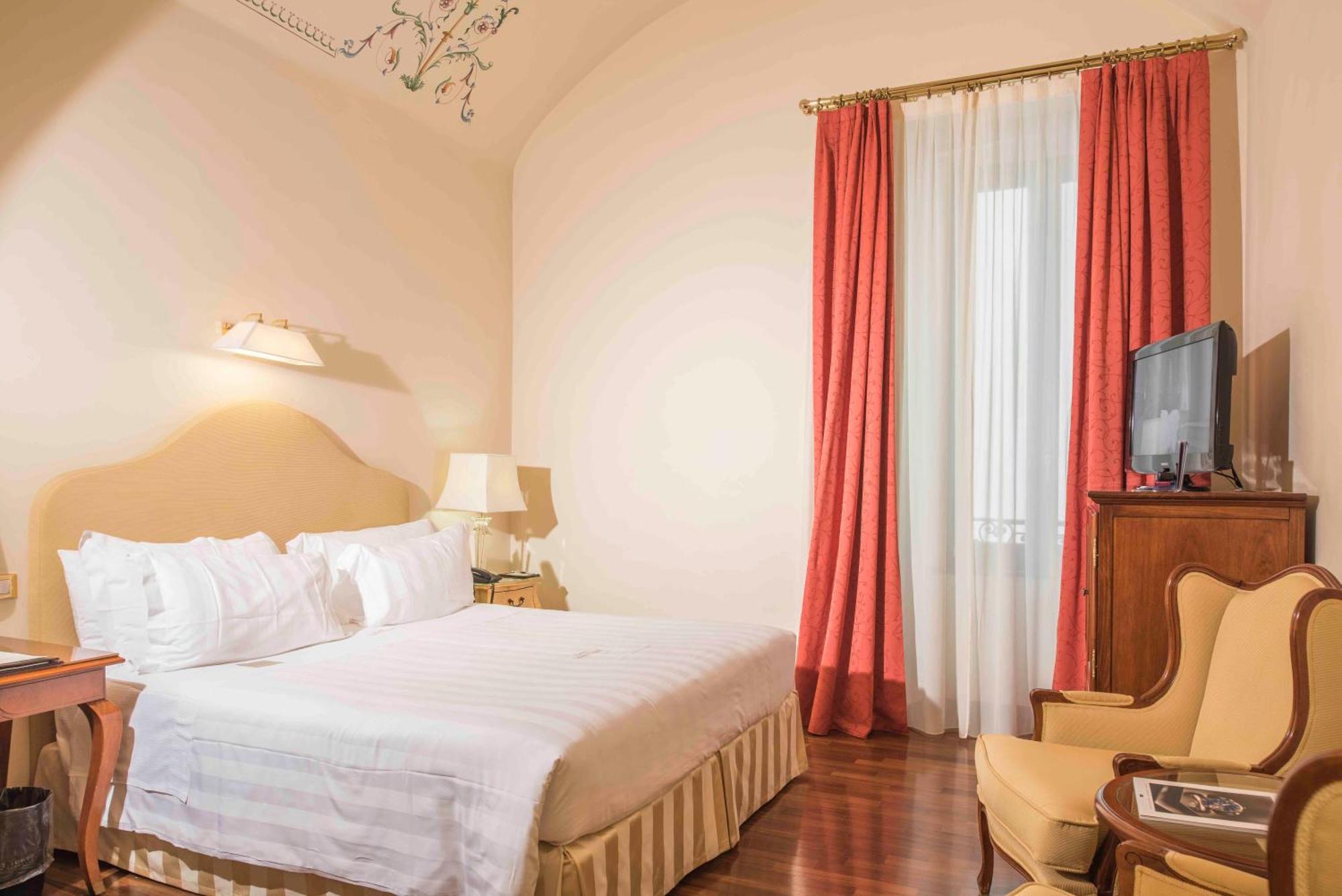 Golden Tower Hotel & Spa Флоренция Экстерьер фото A room at the hotel